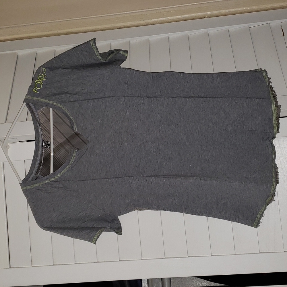 Fox v-neck tee